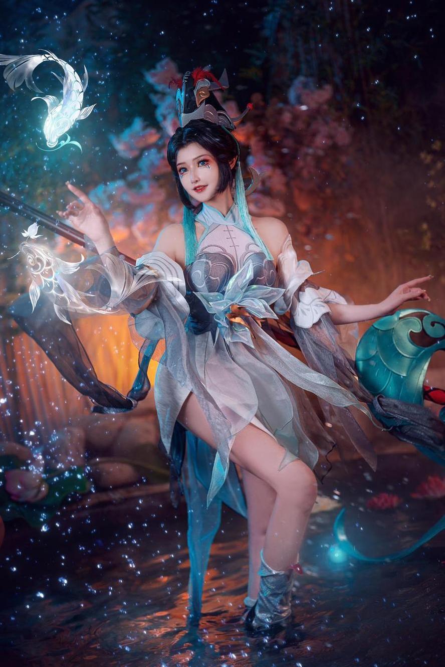 露儿大魔王公孙离网盘：最新cos作品火爆更新，高清照片绝美放送。